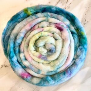 Hand Dyed Corriedale Wool Roving in Cotton Cloud
